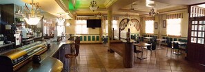 Bar (on property) - Hotel San Martín (Fromista)