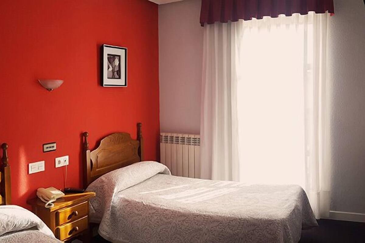 single room | free wifi, bed sheets, wheelchair access
