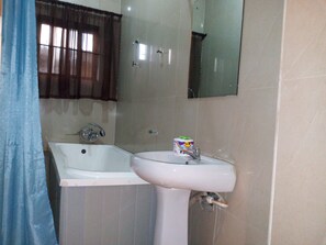 Rom – executive, 1 dobbeltseng, ikke-røyk | Bad | Toalettartikler (inkludert), hårføner og håndklær