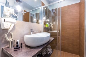 Deluxe Apartment, 1 Double Bed with Sofa bed (2) | Bathroom | Shower, free toiletries, hair dryer, towels - Number 1 Deluxe Apartments (Rijeka)