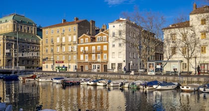 Number 1 Deluxe Apartments