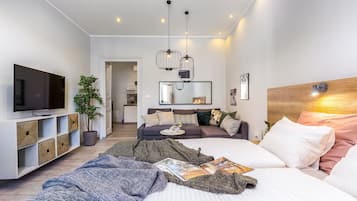 Deluxe Apartment, 1 Double Bed with Sofa bed (2) | Hypo-allergenic bedding, memory foam beds, individually decorated