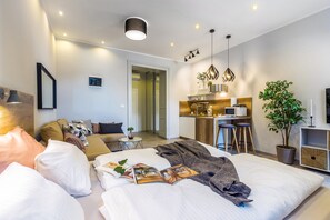Apartamento luxo, 1 cama de casal e sofá-cama (1) | Roupas de cama antialérgicas