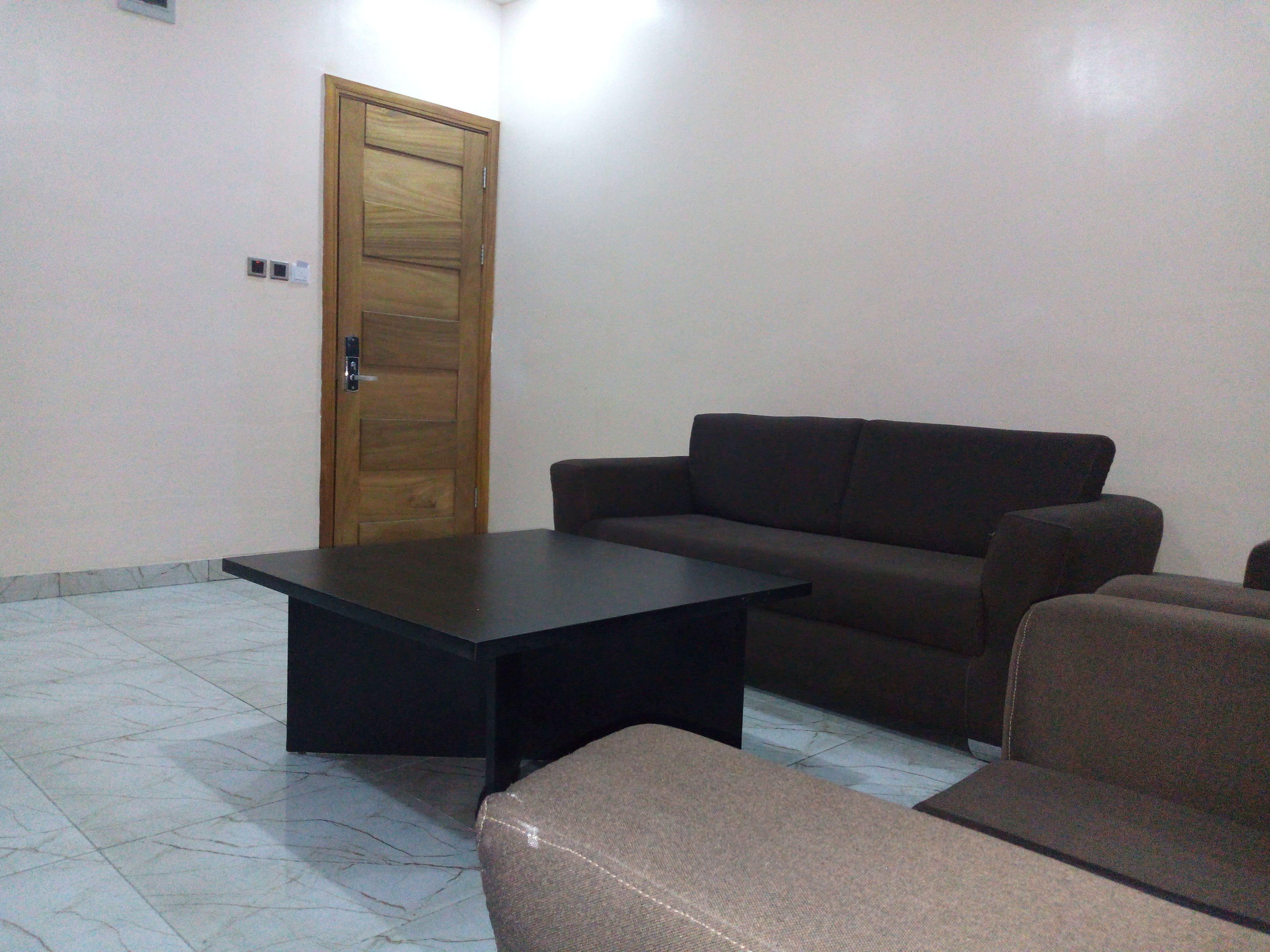 スイート クイーンベッド 1 台 禁煙 | 高級寝具、ミニバー、デスク、ノートパソコン用作業スペース