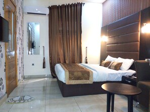 Quarto standard, 1 cama de casal, para não fumantes | Roupas de cama premium, frigobar, escrivaninha