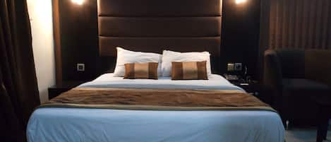 Phòng Tiêu chuẩn, 1 giường đôi, không hút thuốc | Bộ đồ giường cao cấp, minibar, bàn