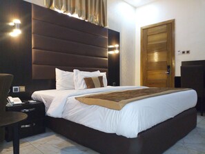 Executive Room, 1 Double Bed, Non Smoking | Premium bedding, minibar, desk, laptop workspace - Bana Hotel & Suites (Lagos)