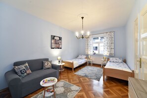 Appartement | 2 chambres, bureau, chambres insonorisées, fer et planche à repasser