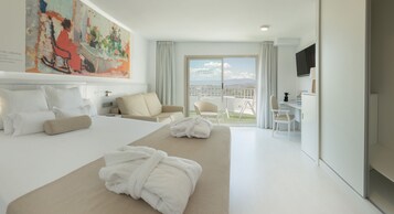 Desk, blackout drapes, free WiFi, bed sheets