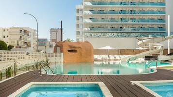 3 piscinas al aire libre, tumbonas