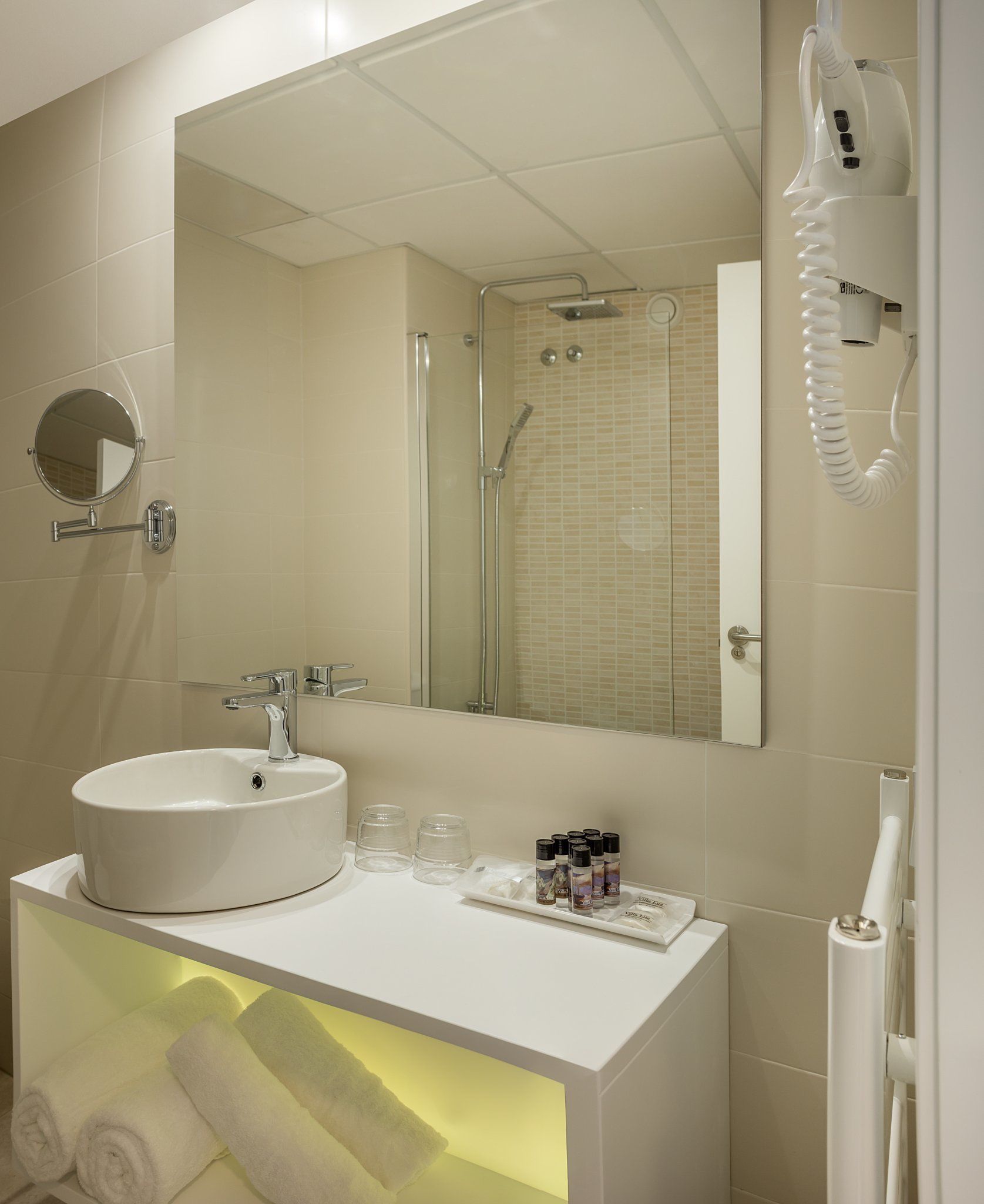 desk, blackout curtains, free wifi, bed sheets