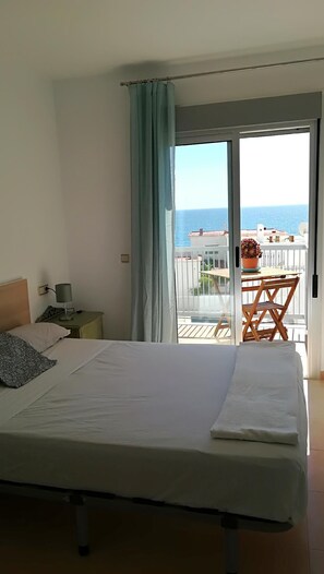 2 slaapkamers, een strijkplank/strijkijzer, wifi, beddengoed