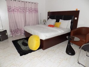 Minibar, desk, laptop workspace, free WiFi - De Fellas Palace Hotel & Suites (Ibadan)