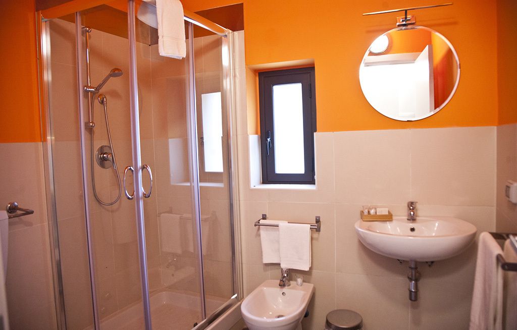 Dreibettzimmer, Stadtblick | Badezimmer