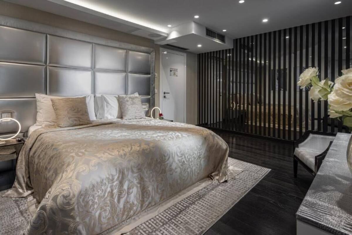 luxury king room | 1 bedroom, minibar, in-room safe, soundproofing
