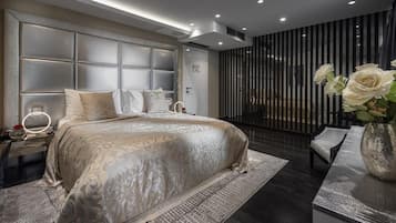 Luxury King Room | Minibar, caja de seguridad en la habitación y insonorización