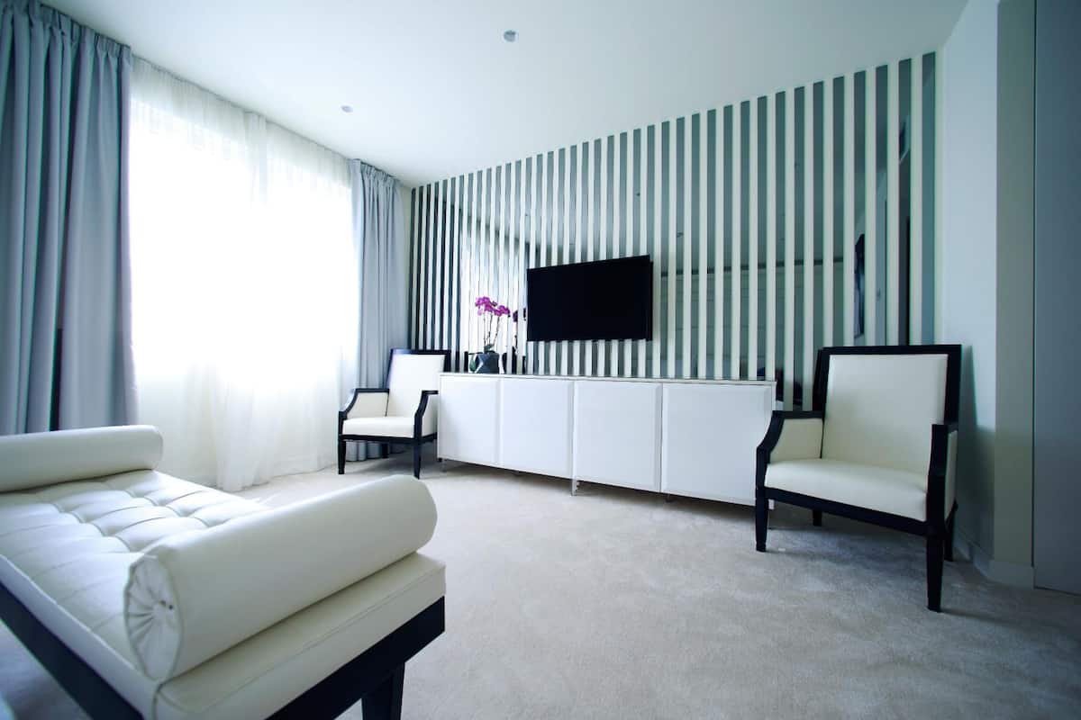 luxury king room | living area | lcd tv