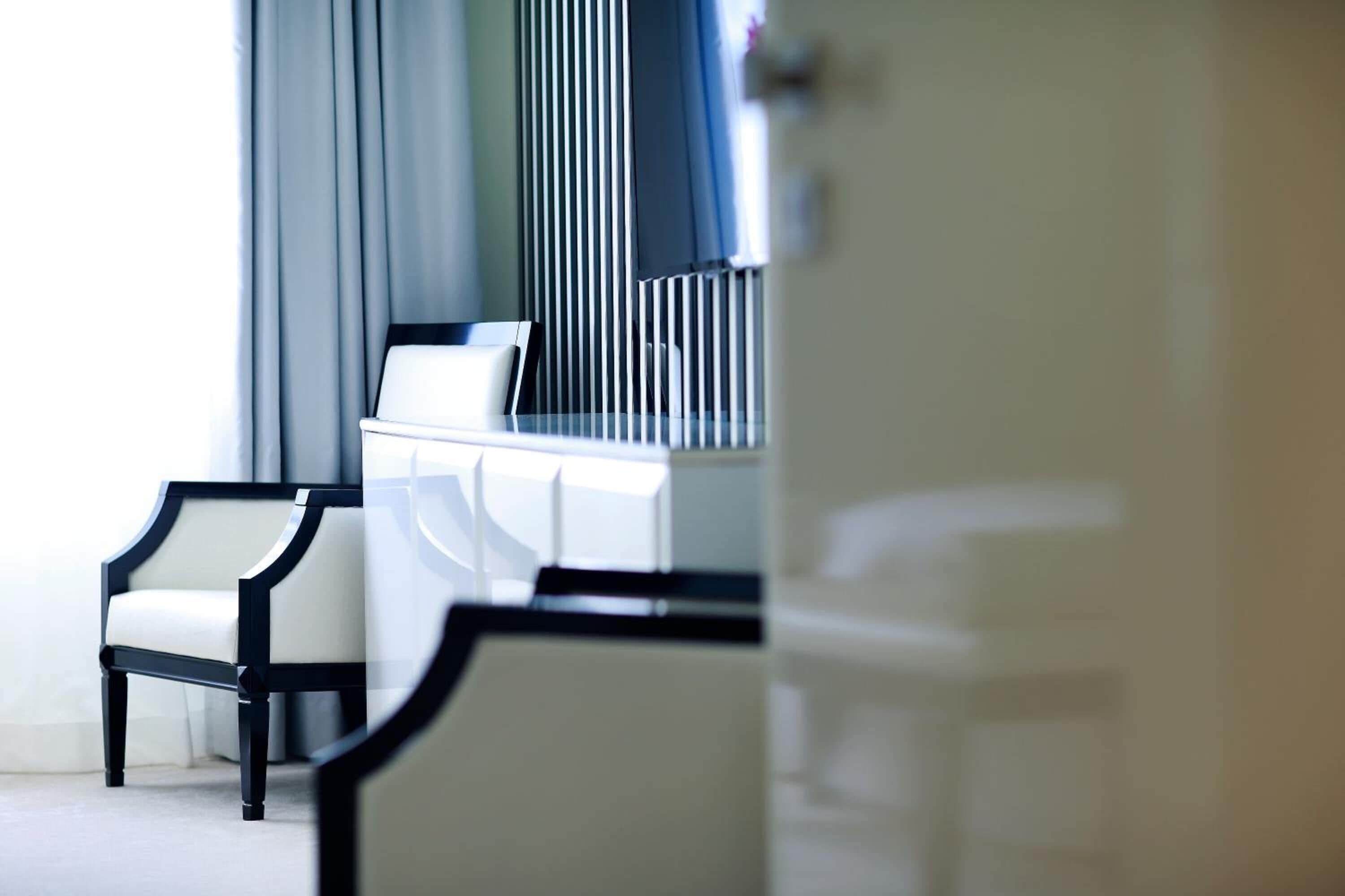 luxury king room | 1 bedroom, minibar, in-room safe, soundproofing