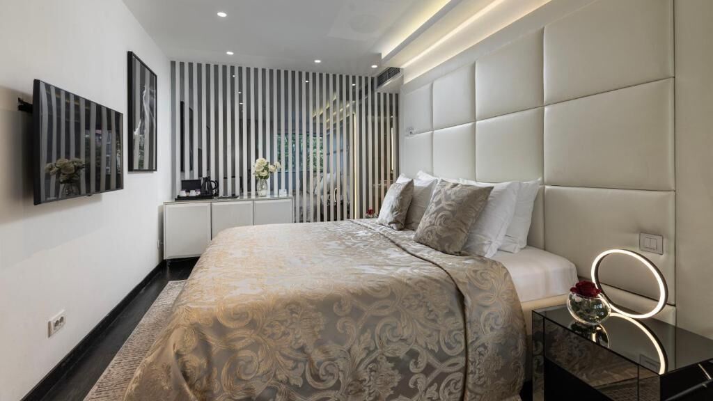 standard double room | 1 bedroom, minibar, in-room safe, soundproofing