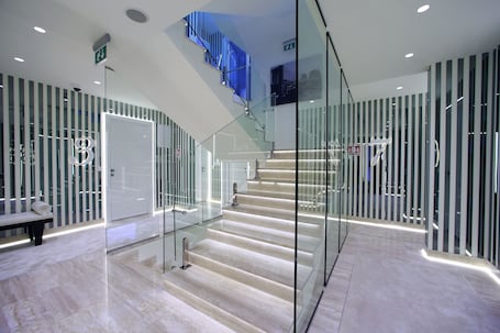 Hotel 9