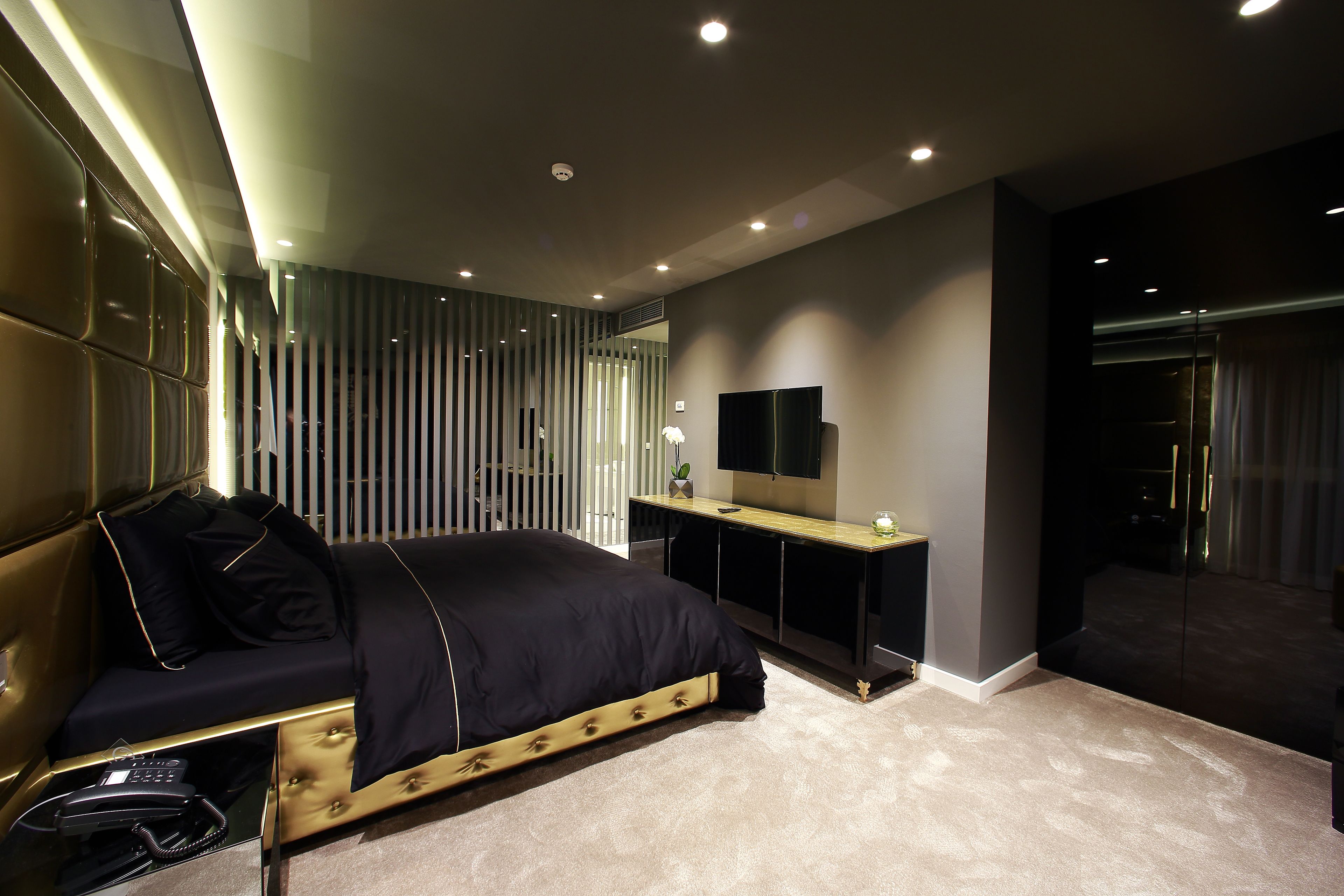 luxury king room | 1 bedroom, minibar, in-room safe, soundproofing