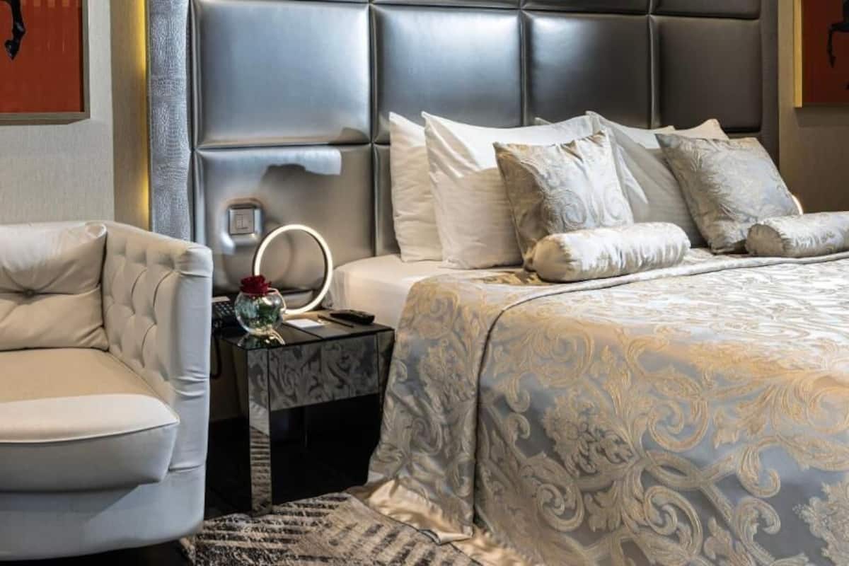 luxury king room | 1 bedroom, minibar, in-room safe, soundproofing