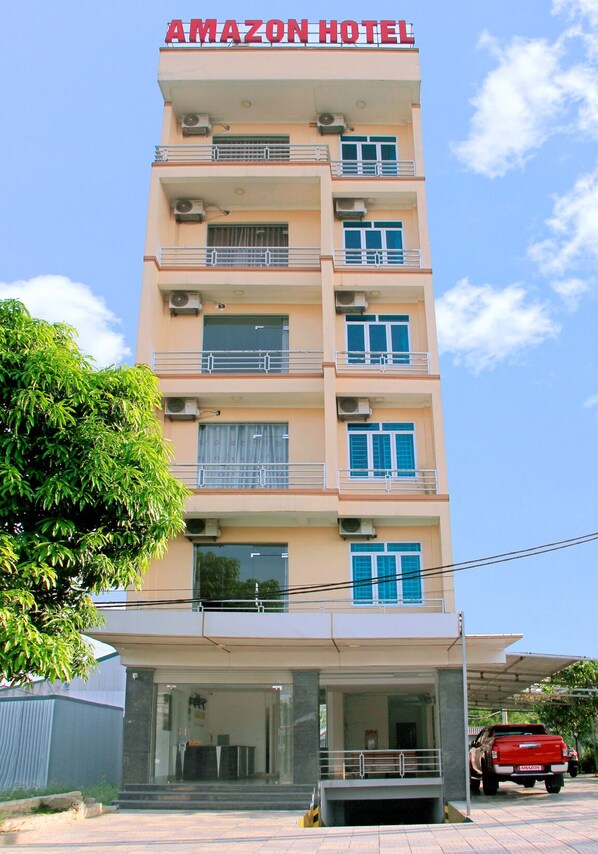 Front of property – evening/night - Amazon Vinh Hotel (Vinh)