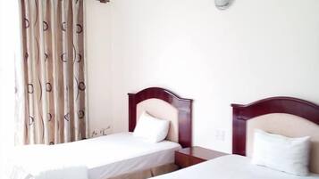 Quadruple Room | Desk, soundproofing, free WiFi, bed sheets