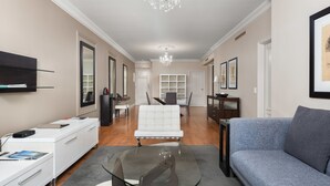 Luxe appartement, 2 slaapkamers, uitzicht op de stad | Woonruimte