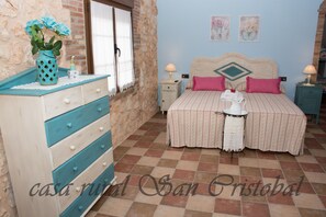 5 Schlafzimmer, Bügeleisen/Bügelbrett, kostenloses WLAN, Bettwäsche