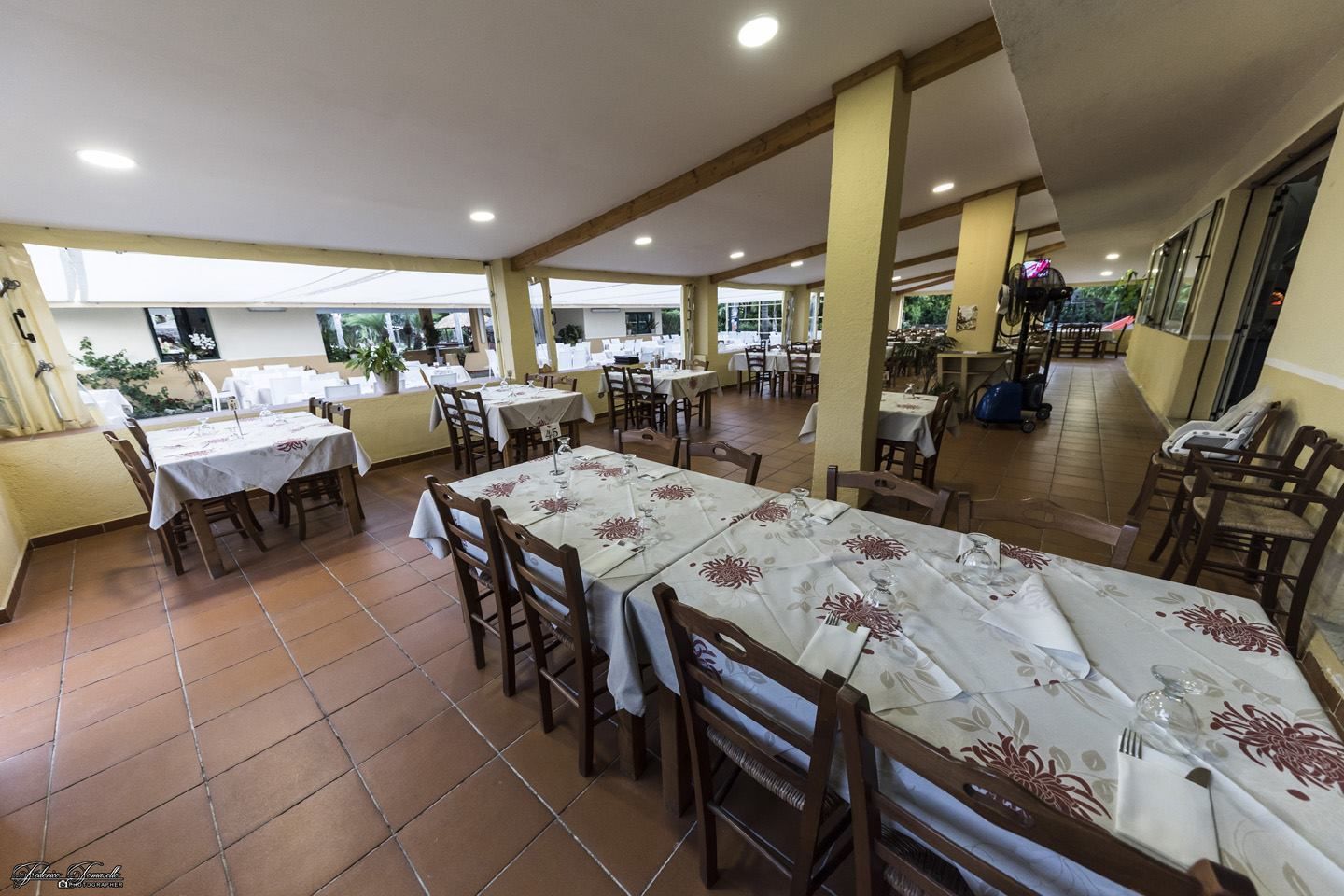 Serveert lunch en diner, Italiaanse gerechten