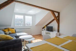 Leilighet – superior, 1 soverom, byutsikt | Spiseområde på rommet