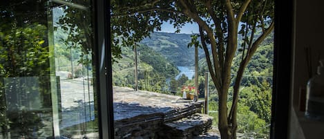 Double Room (Mencia) | Free WiFi, bed sheets