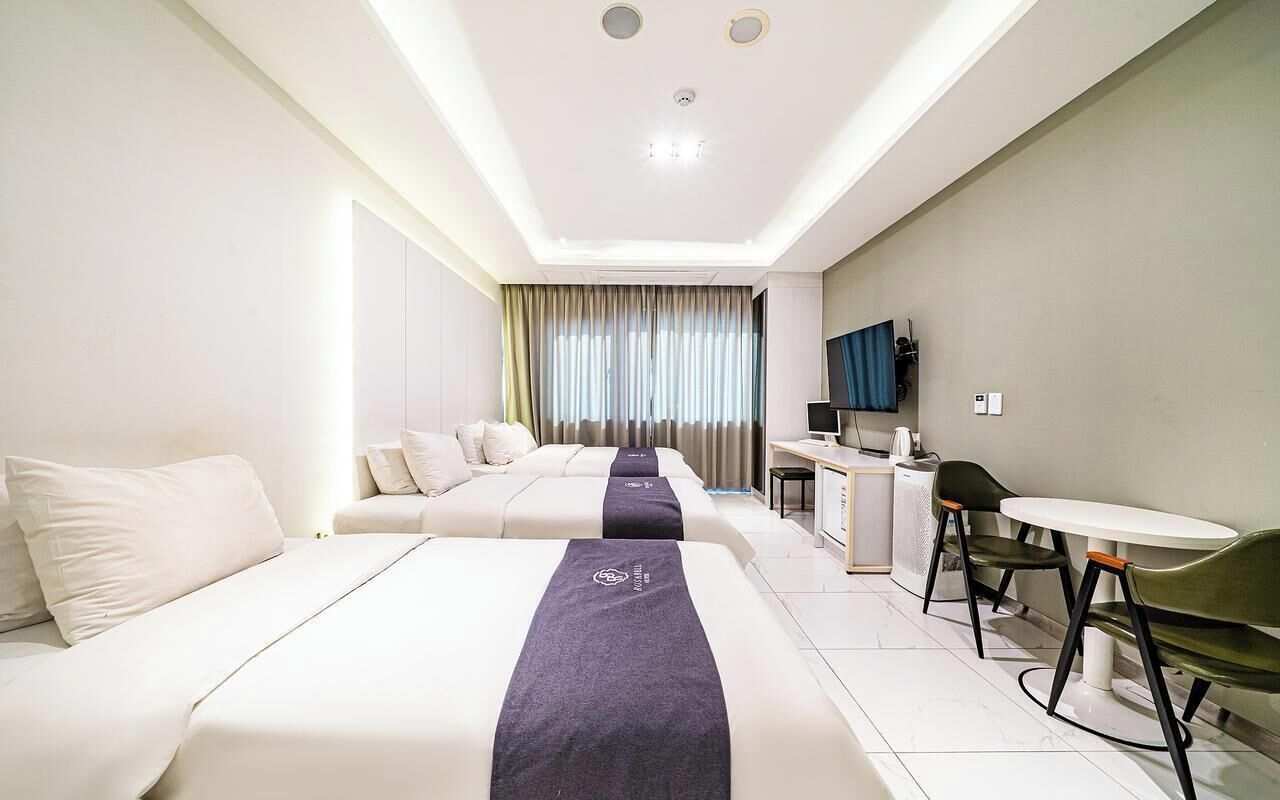 Desk, blackout curtains, soundproofing, free WiFi