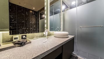 Chambre Supérieure avec lits jumeaux | Salle de bain