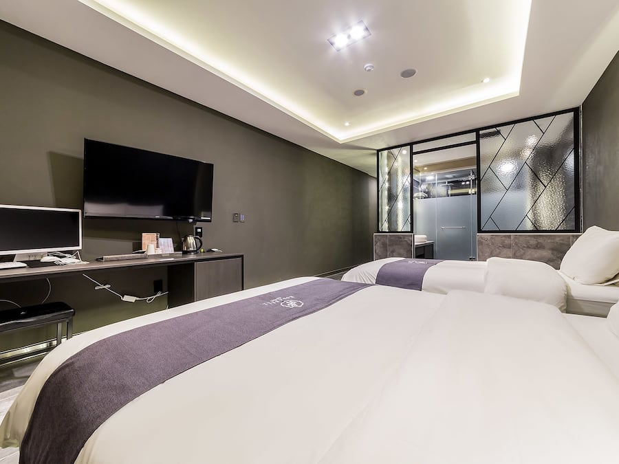 Desk, blackout drapes, soundproofing, free WiFi