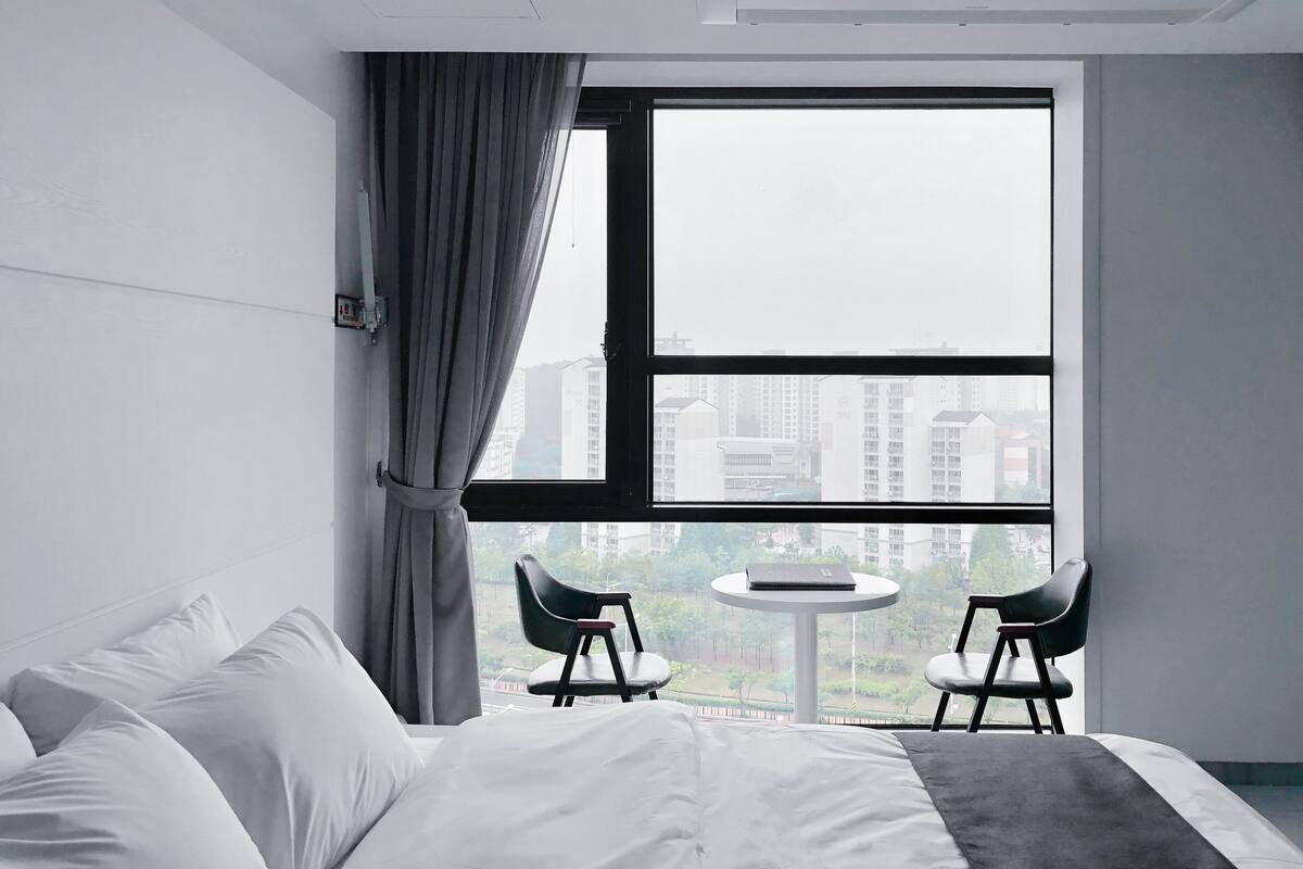 Premier Double | Premium bedding, desk, blackout drapes, soundproofing