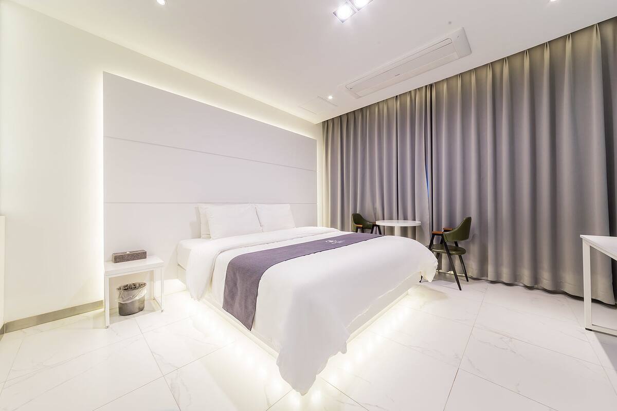 Standard Double | Premium bedding, desk, blackout drapes, soundproofing