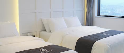 Escritorio, cortinas blackout, sistema de insonorización y wifi gratis