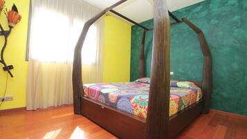 4 slaapkamers, een strijkplank/strijkijzer, gratis wifi, beddengoed