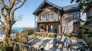 Outdoor dining - Porthia, Stylish and Spacious Inside and Out. Sunny Terraces With sea Views. Garage Parking. Free Wifi (St Ives)