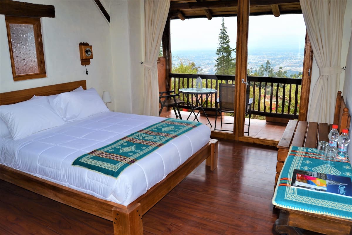 Doppia panoramica, 1 letto queen, balcone (3) | 1 camera, biancheria da letto di alta qualità, copriletto in piuma