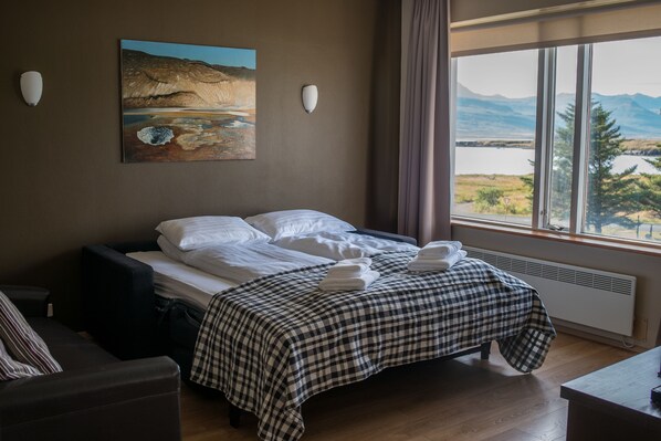 Rideaux dâobscurcissement, accĂšs au Wi-Fi (inclus), literie fournie