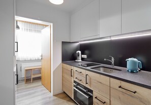 Refrigerador, microondas, horno y lavavajillas 