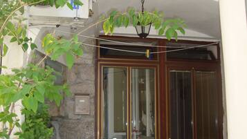 Pintu masuk hartanah