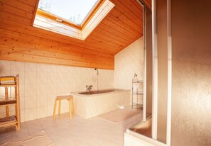 Bathtub, hair dryer - 1199 Alpenblick (Gaschurn)