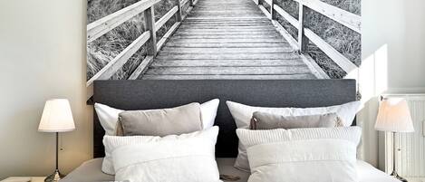 2 bedrooms, travel cot, WiFi, bed sheets