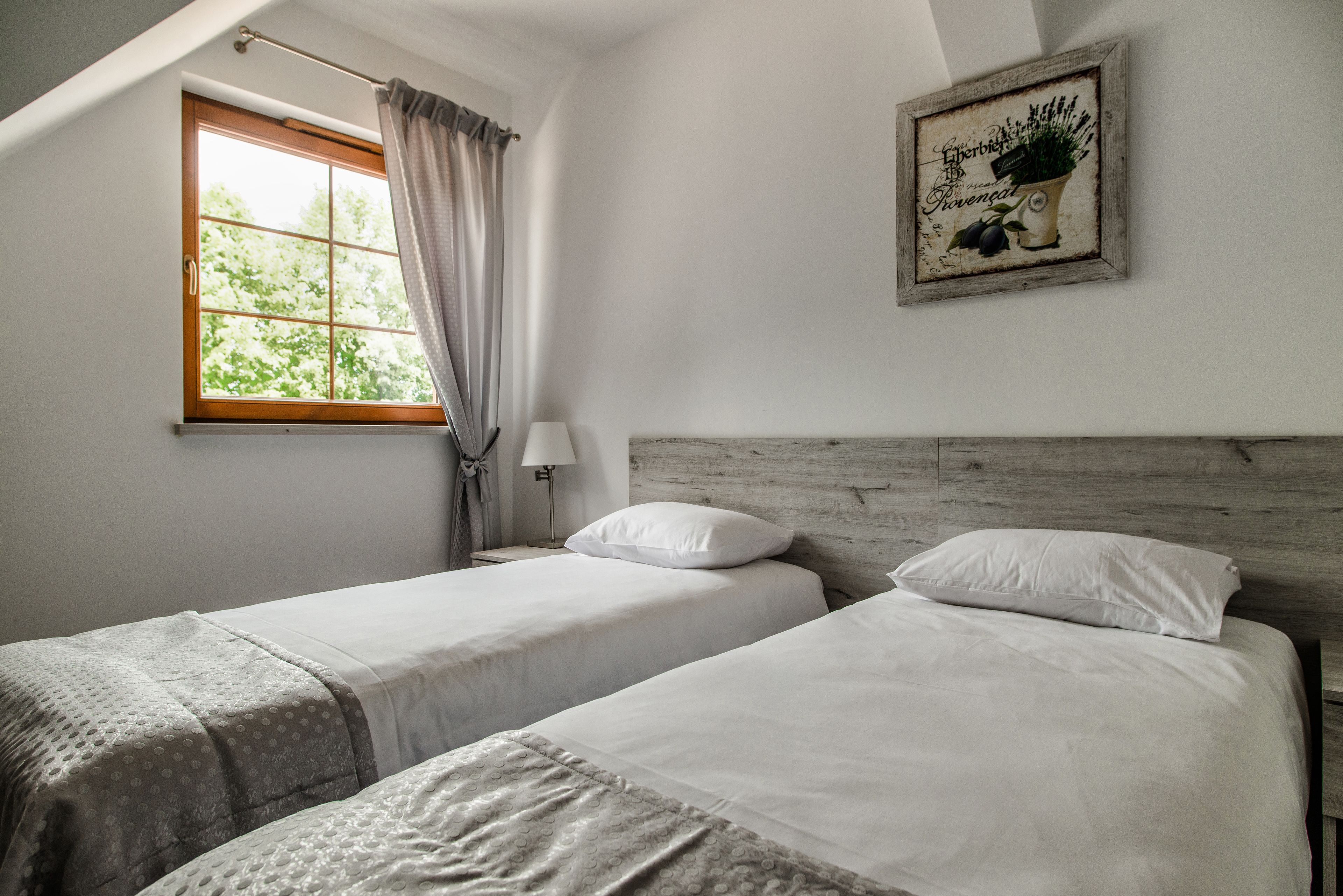 Phòng đôi hoặc 2 giường đơn Tiêu chuẩn (3) | Bàn, màn/rèm cản sáng, bàn ủi/dụng cụ ủi quần áo 