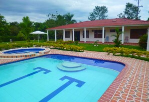 Piscine extérieure