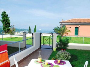 Outdoor dining - Holiday apartment with air conditioning (Cogoleto)